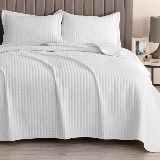 Great Bay Home Detailed Channel Stitch All-Season Reversible Quilt Set With Shams