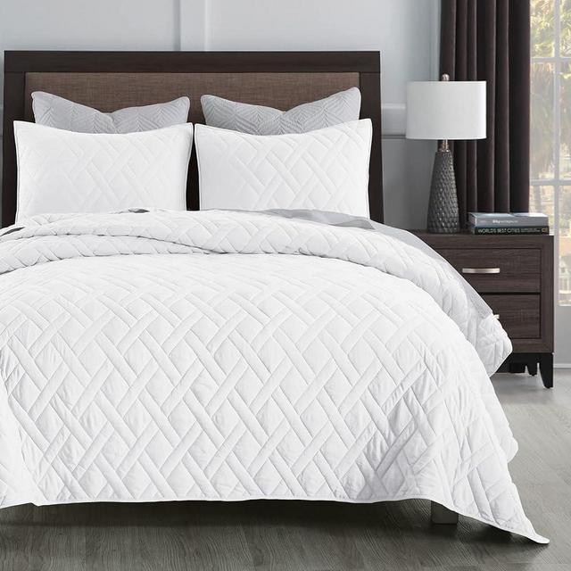 Quilt Set Queen Size White, Classic Geometric Diamond Stitched Pattern, Ultra Soft Microfiber Lightweight Bedding Set Quilted Bedspread Coverlet for All Season 3 Pieces (1 Quilt and 2 Pillow Shams)