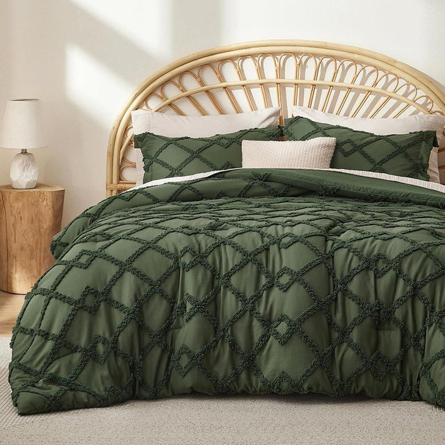 Bedsure Boho Comforter Set Queen - Olive Green Tufted Queen Size Comforter, 3 Pieces Farmhouse Shabby Chic Embroidery Bed Set, Soft Fluffy Geometric Pattern Bedding for All Seasons