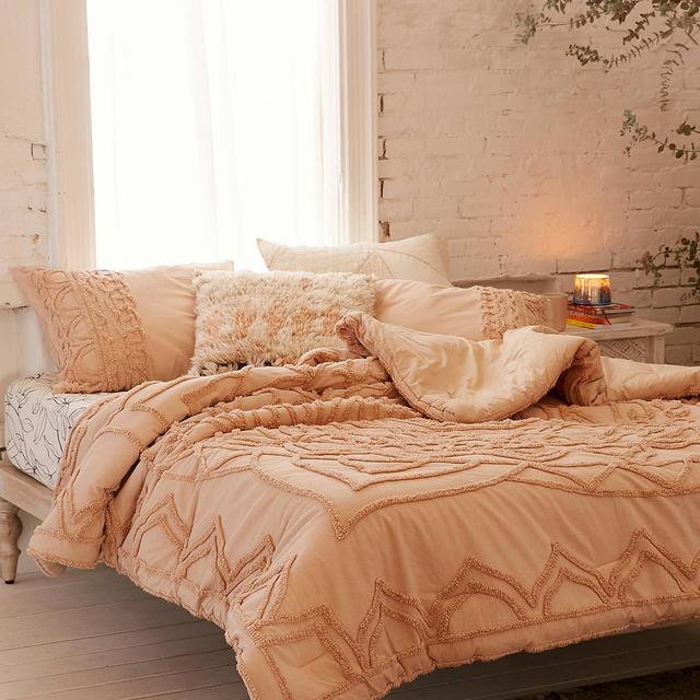 Chloe Tufted Medallion Comforter - ROSE