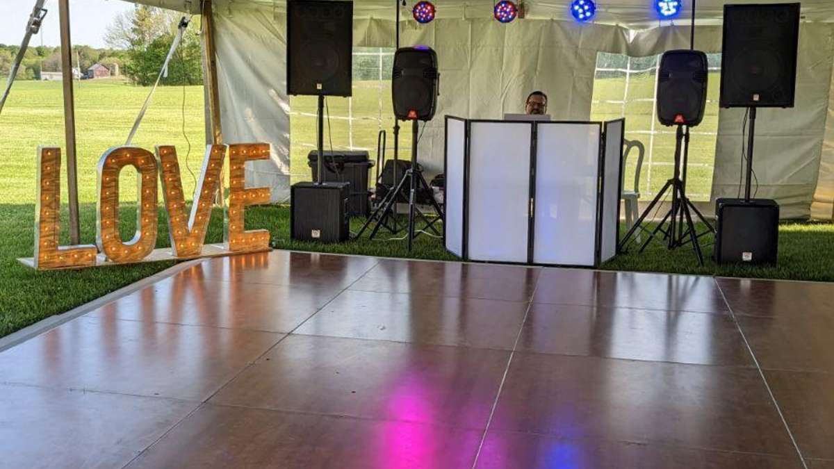 Wedding bands & DJs in Wheeler, WI - Zola