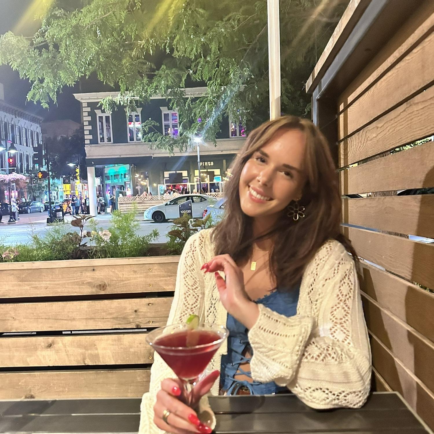 06.28 - The night we met ✨
Avery was getting dinner with her friend Claire. Little did she know, she would meet Gui just about an hour after this picture was taken!