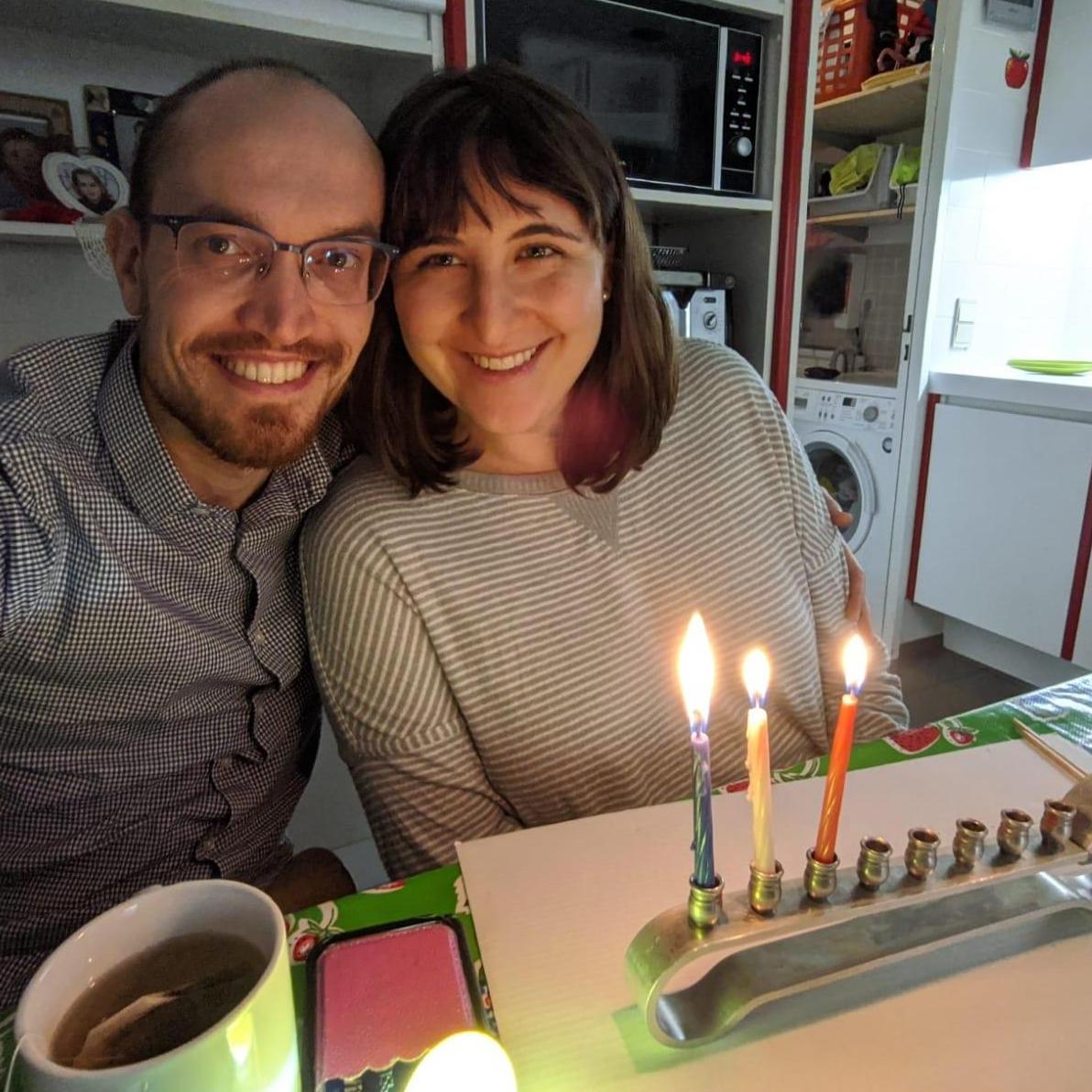 Rien's first Hannukah!
***
Rien zijn eerste Hannukah!