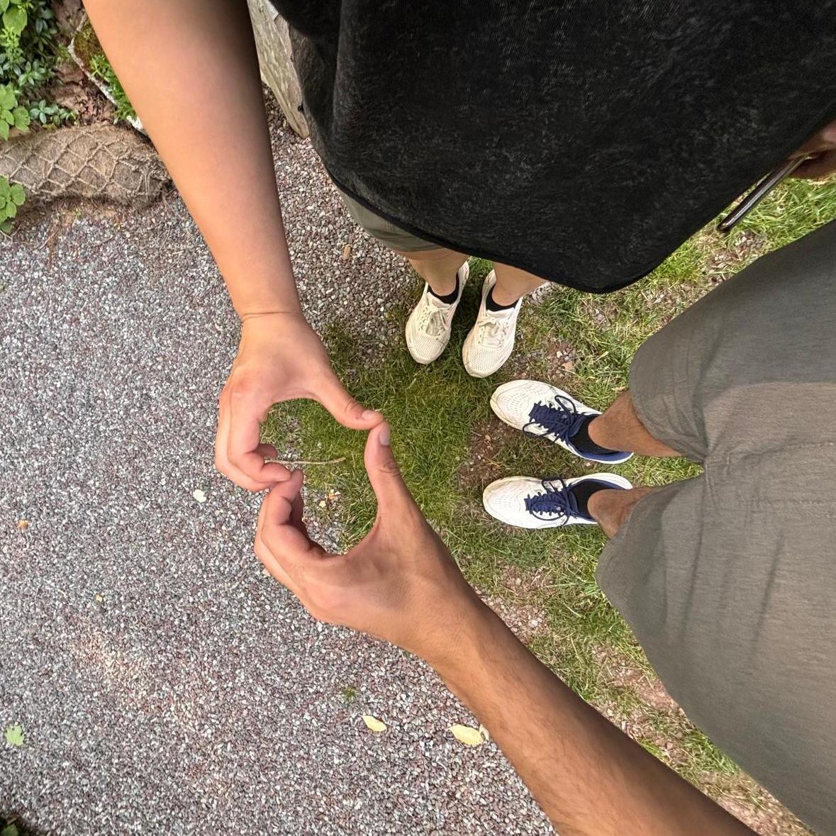 <3