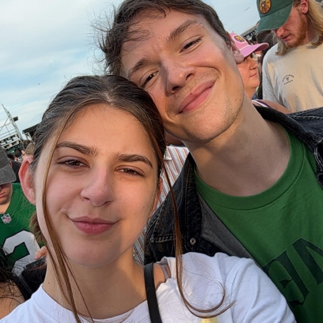 2 Door Cinema concert