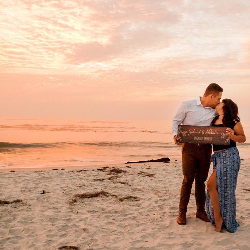 "...Para tu amor lo tengo todo
Desde mi sangre hasta la esencia de mi ser
Y para tu amor que es mi tesoro
Tengo mi vida toda entera a tus pies..."