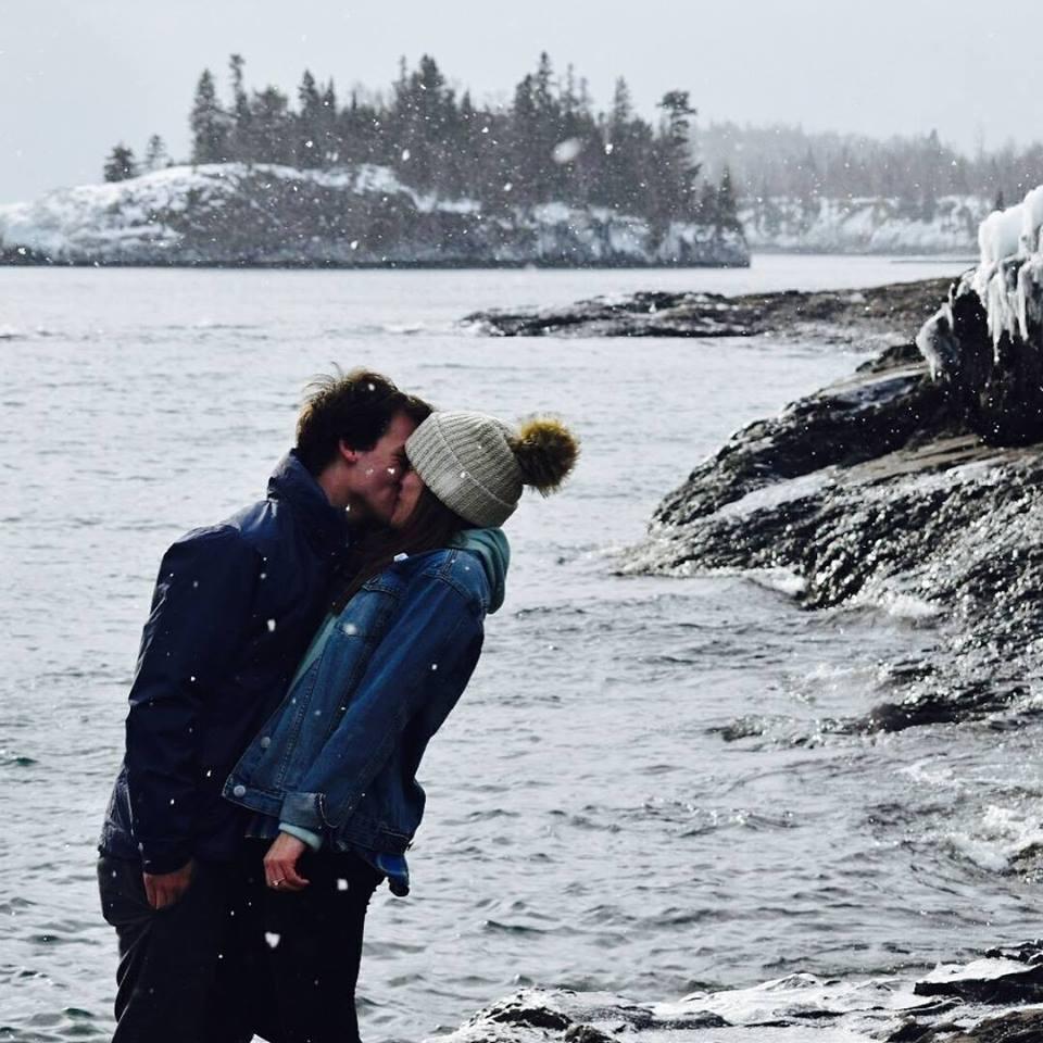 Newly engaged smooches!