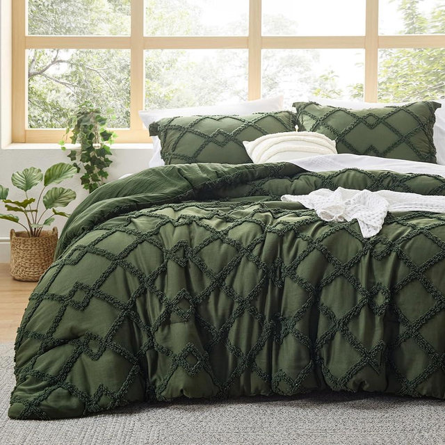 Bedsure Boho Comforter Set King - Olive Green Tufted King Size Comforter, 3 Pieces Farmhouse-Style Embroidery Bed Set, Soft Fluffy Geometric Pattern Bedding for All Seasons