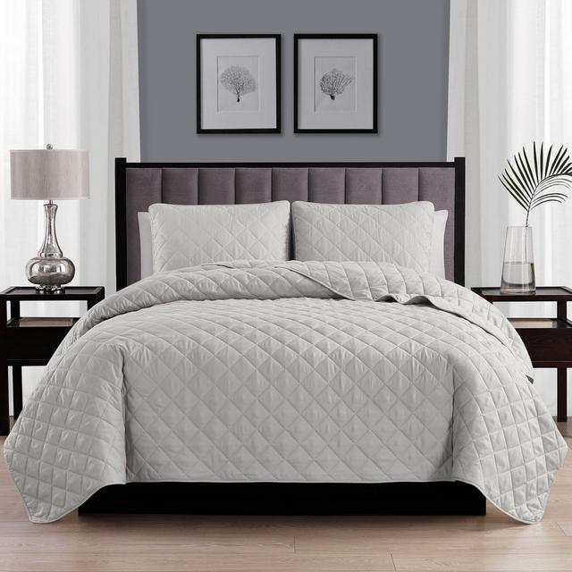 Cathay Home Home Basics 3-Piece King/California King Quilt Set in Light Grey