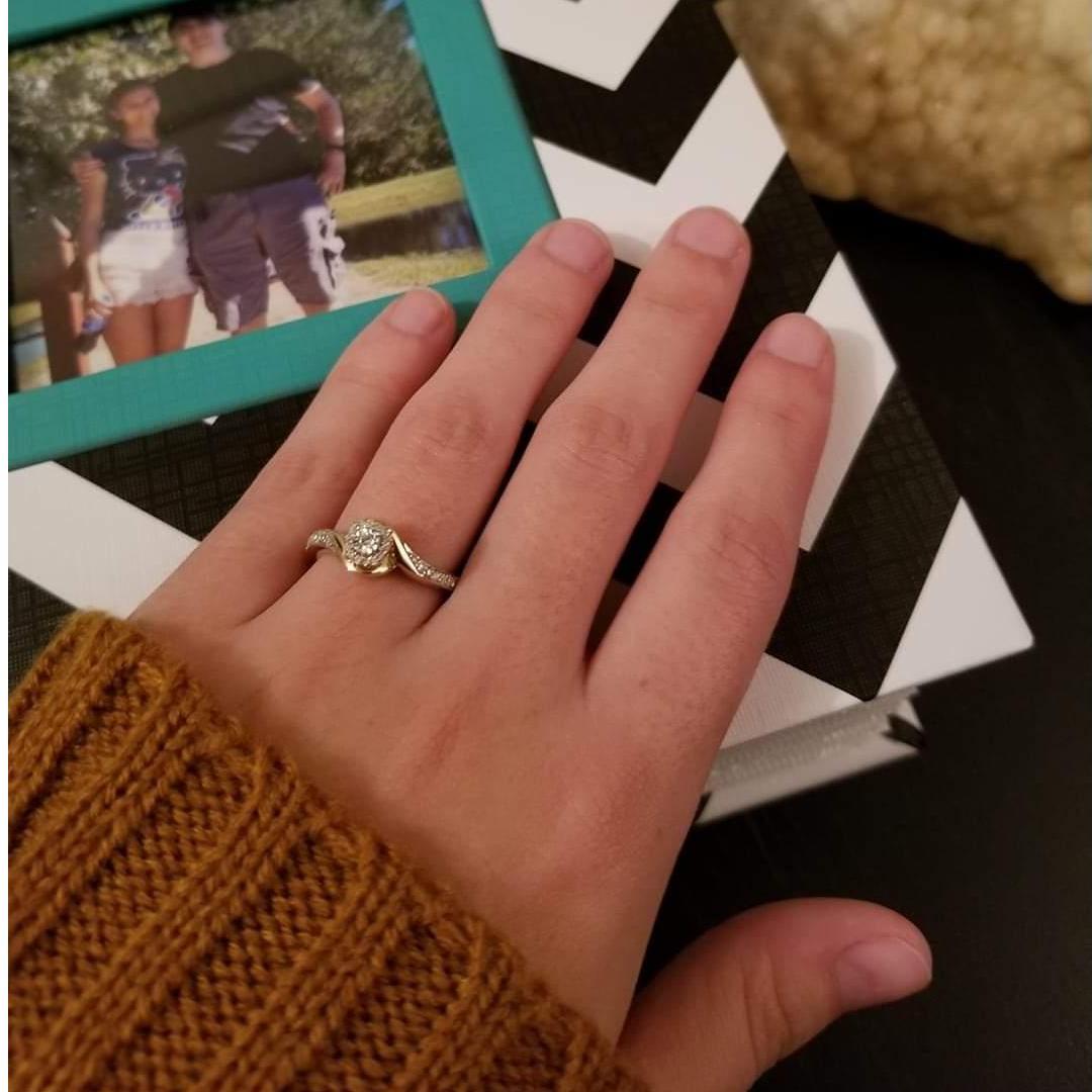 First picture of engagement ring revealed to the world💍