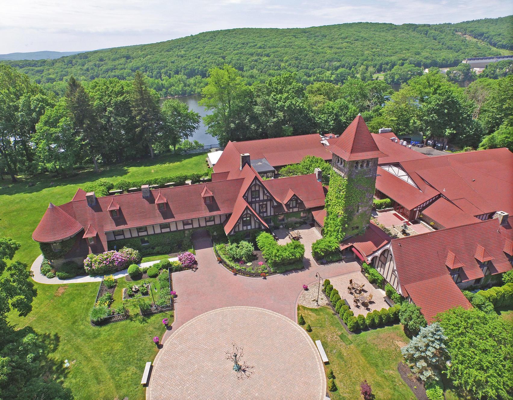 The Wedding Website of Elizabeth Lutz and Justin Ethier