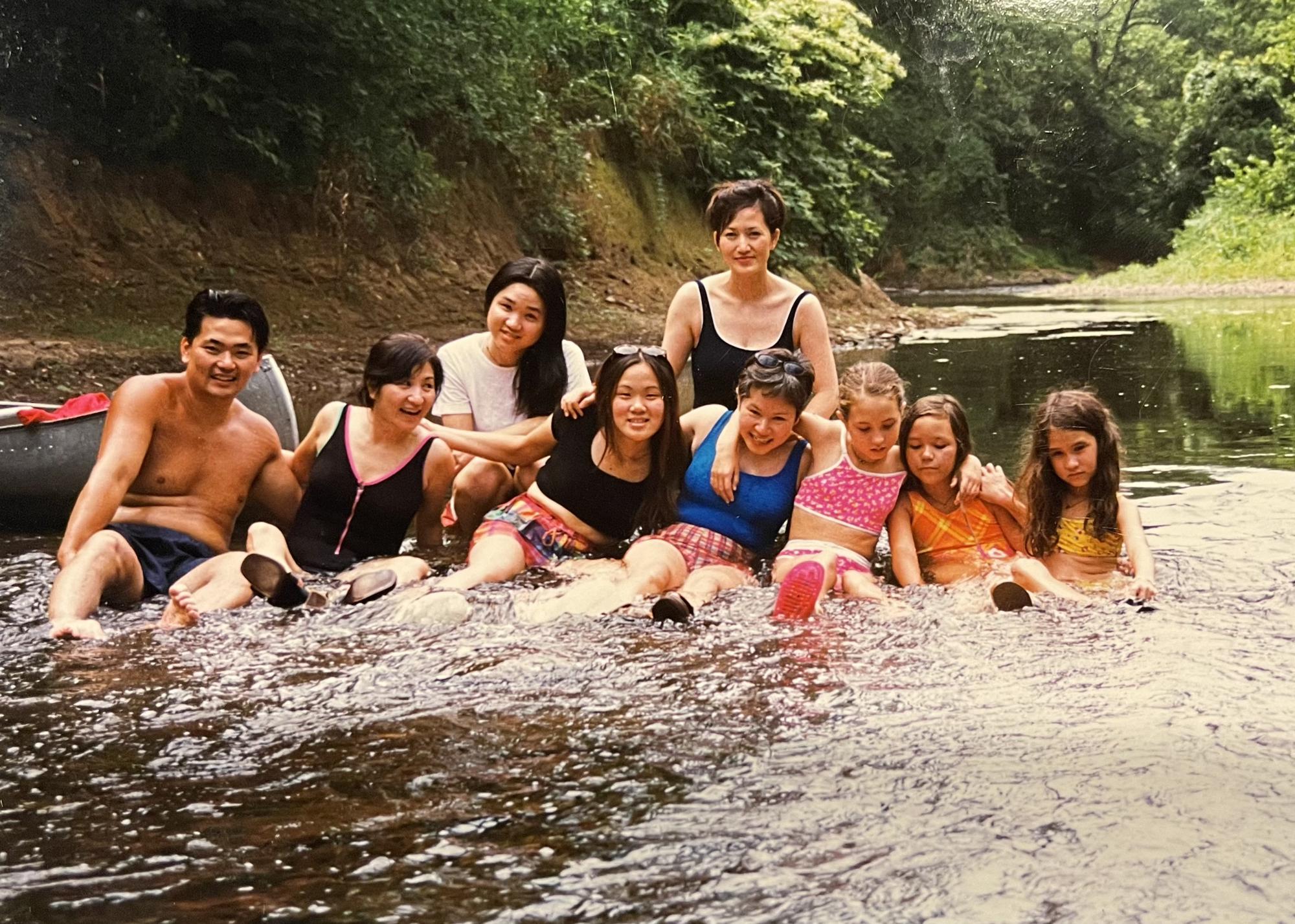 Alyssa with her aunts, uncle and cousins