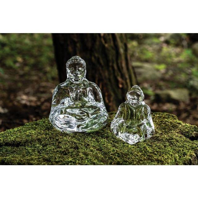 Glass Buddha, Medium