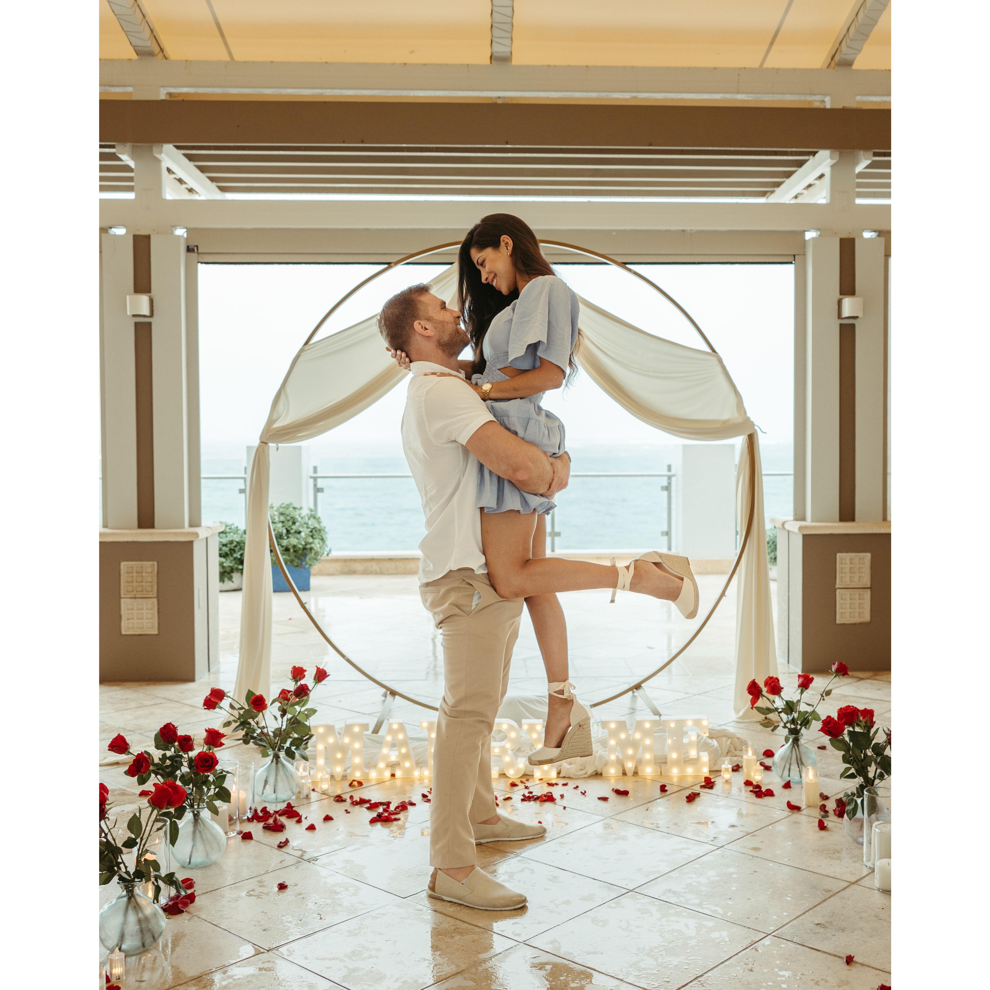 Jeff proposed to Antonella!
