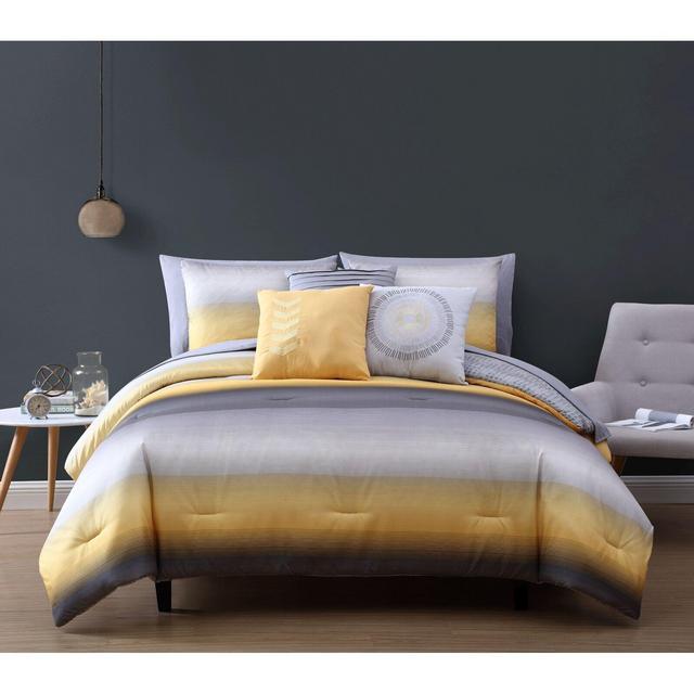 Dalanee Comforter Set
