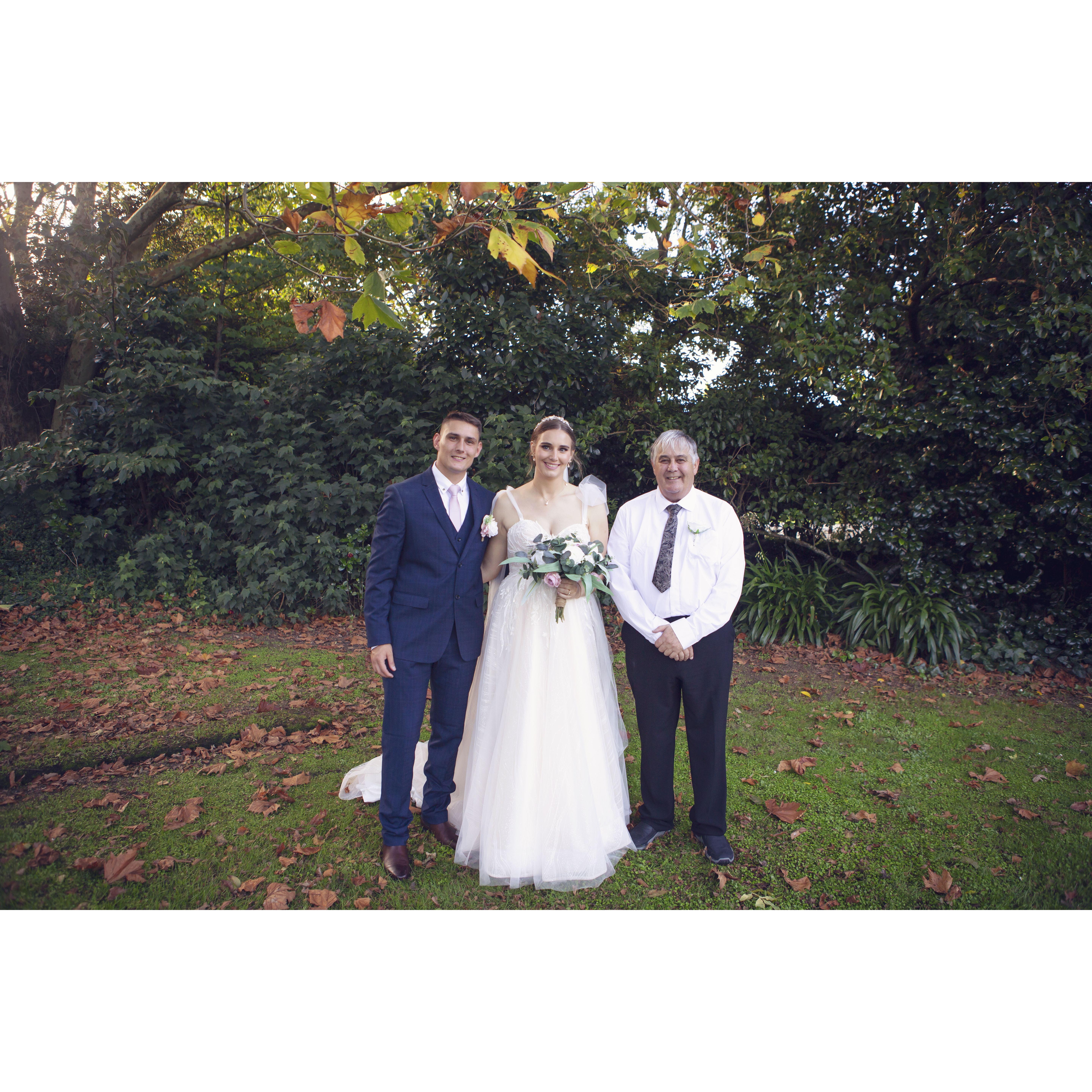 Family Photos https://photos.app.goo.gl/gDP3tLsC7u6HCoMH6