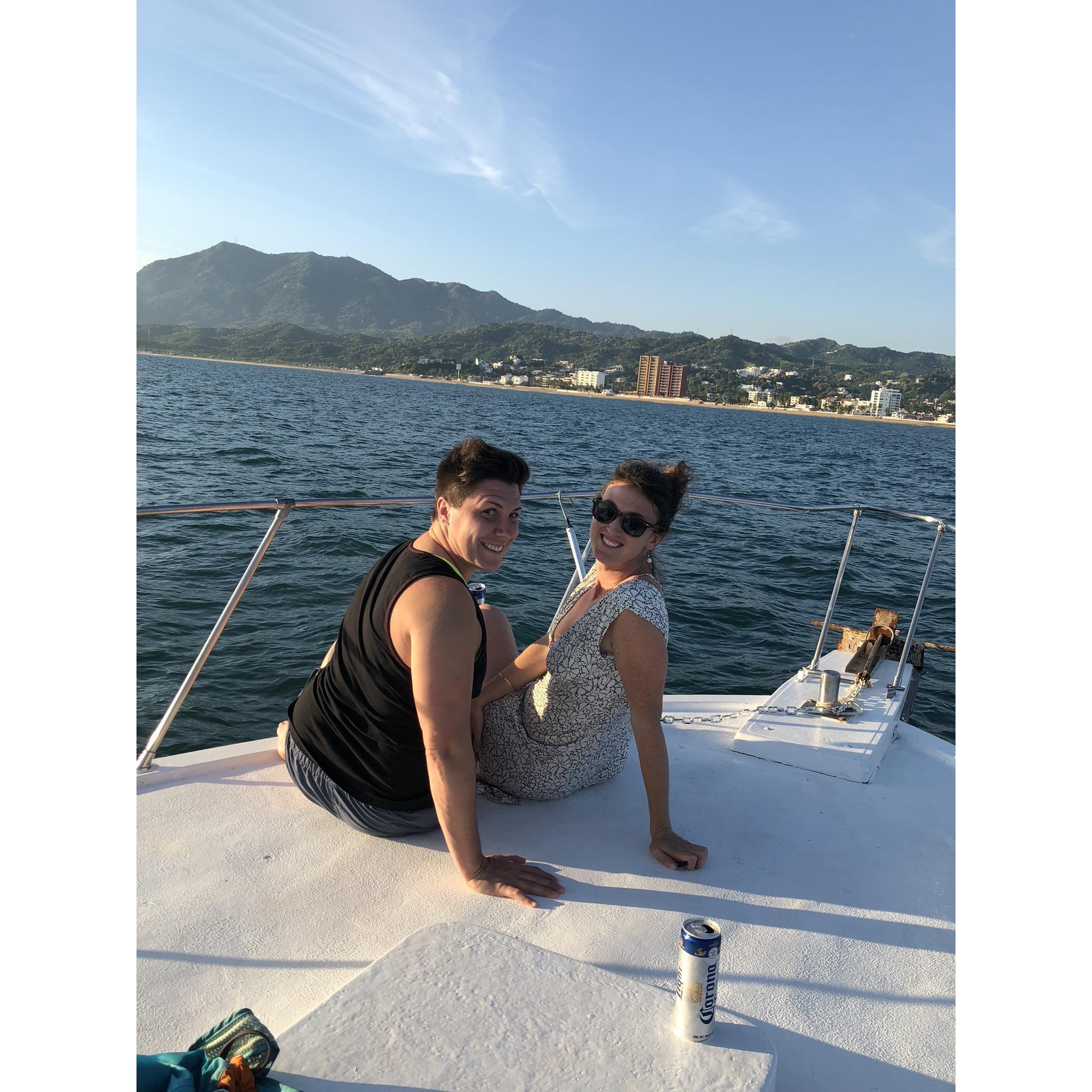 Vacationing in beautiful Manzanillo. Getting ready for the sunset over the endless ocean views. 
#bougie