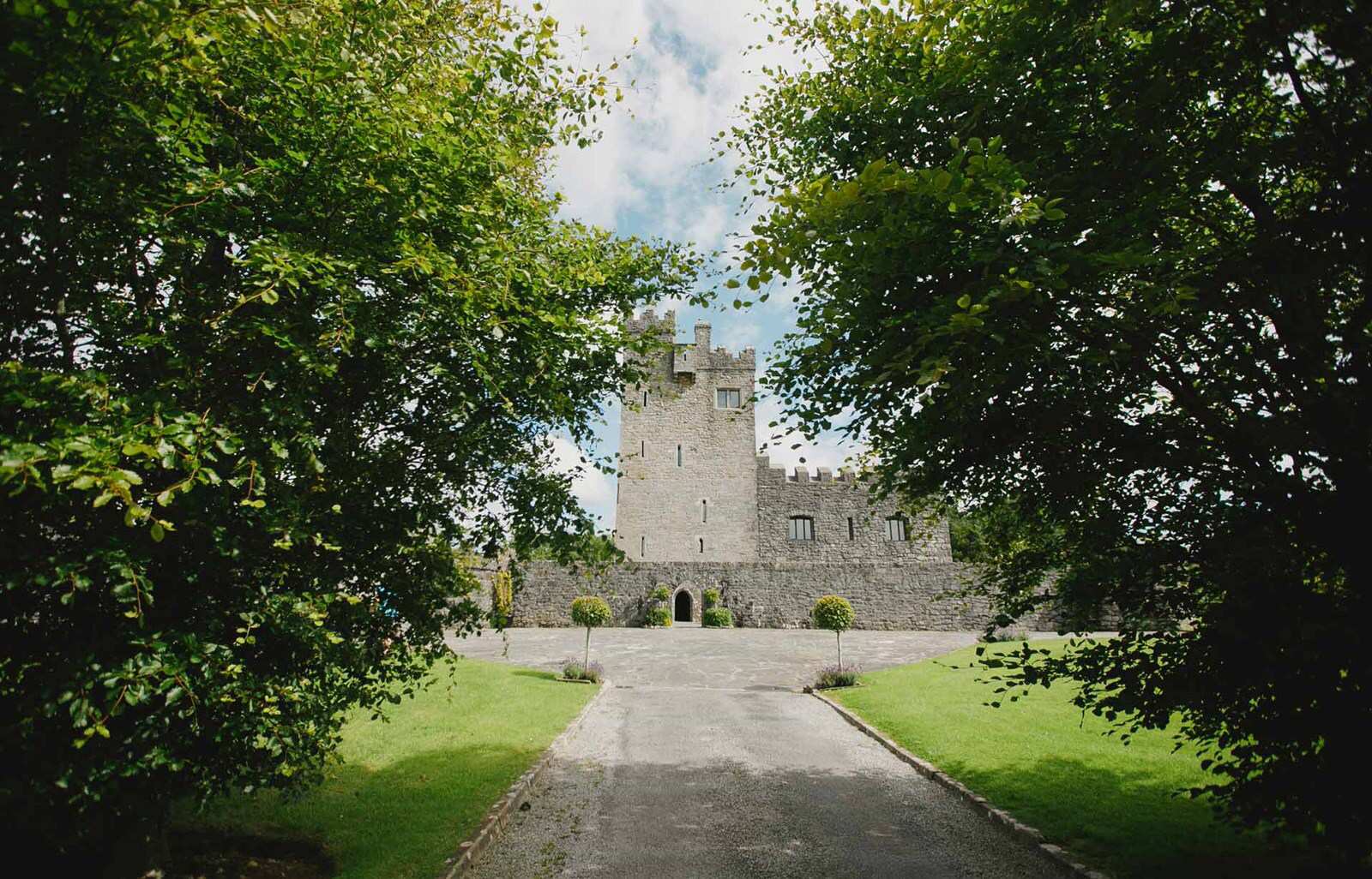 The Wedding Website of Roslin Eastman and John Michael DeBender