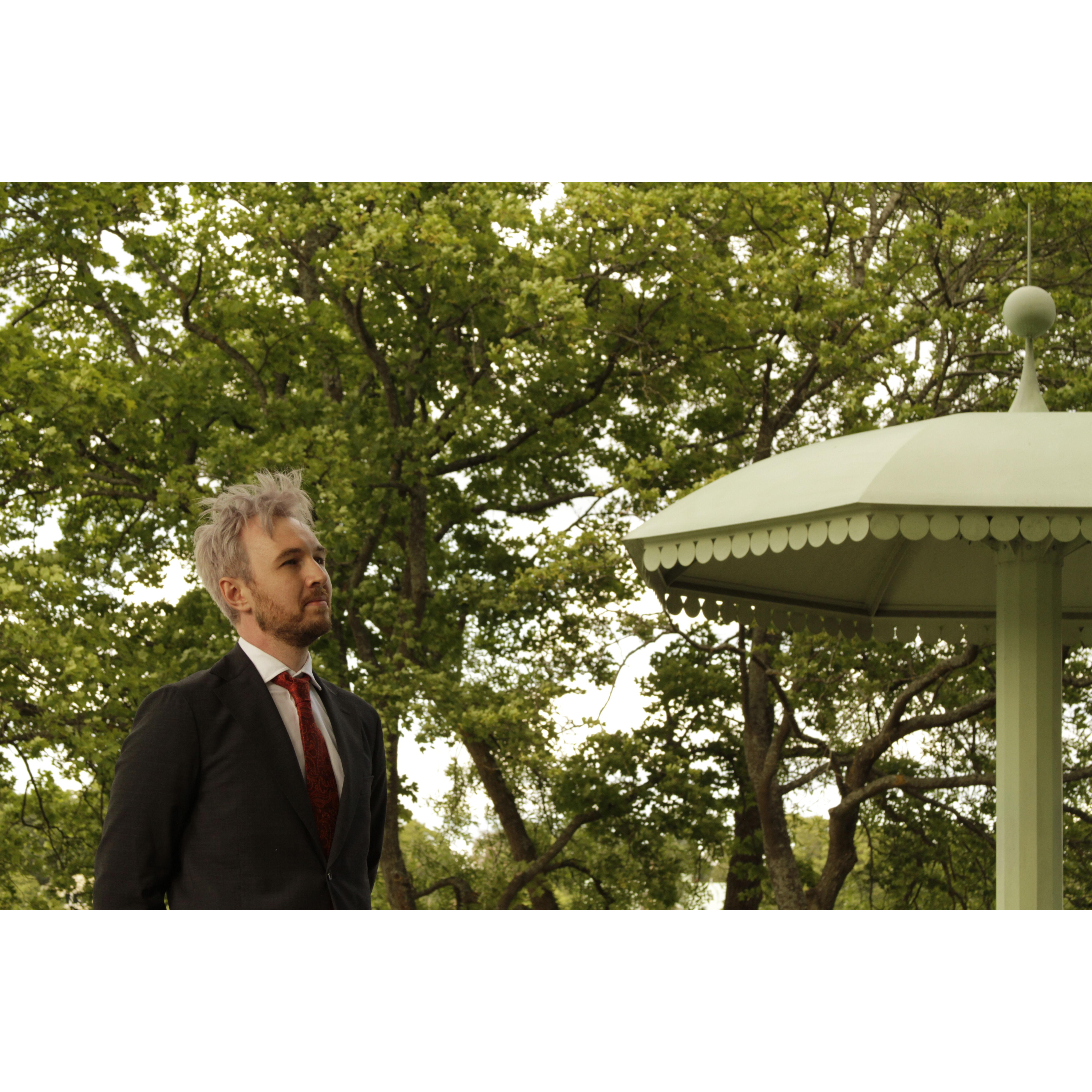 Tor patiently waiting for Sofija to arrive