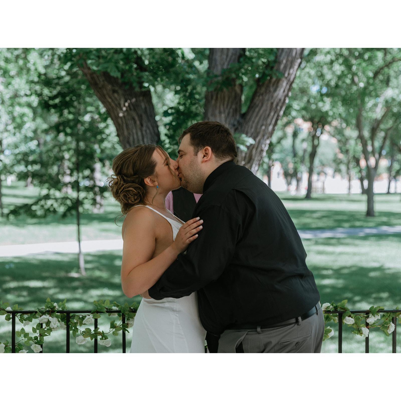 I DO KISS