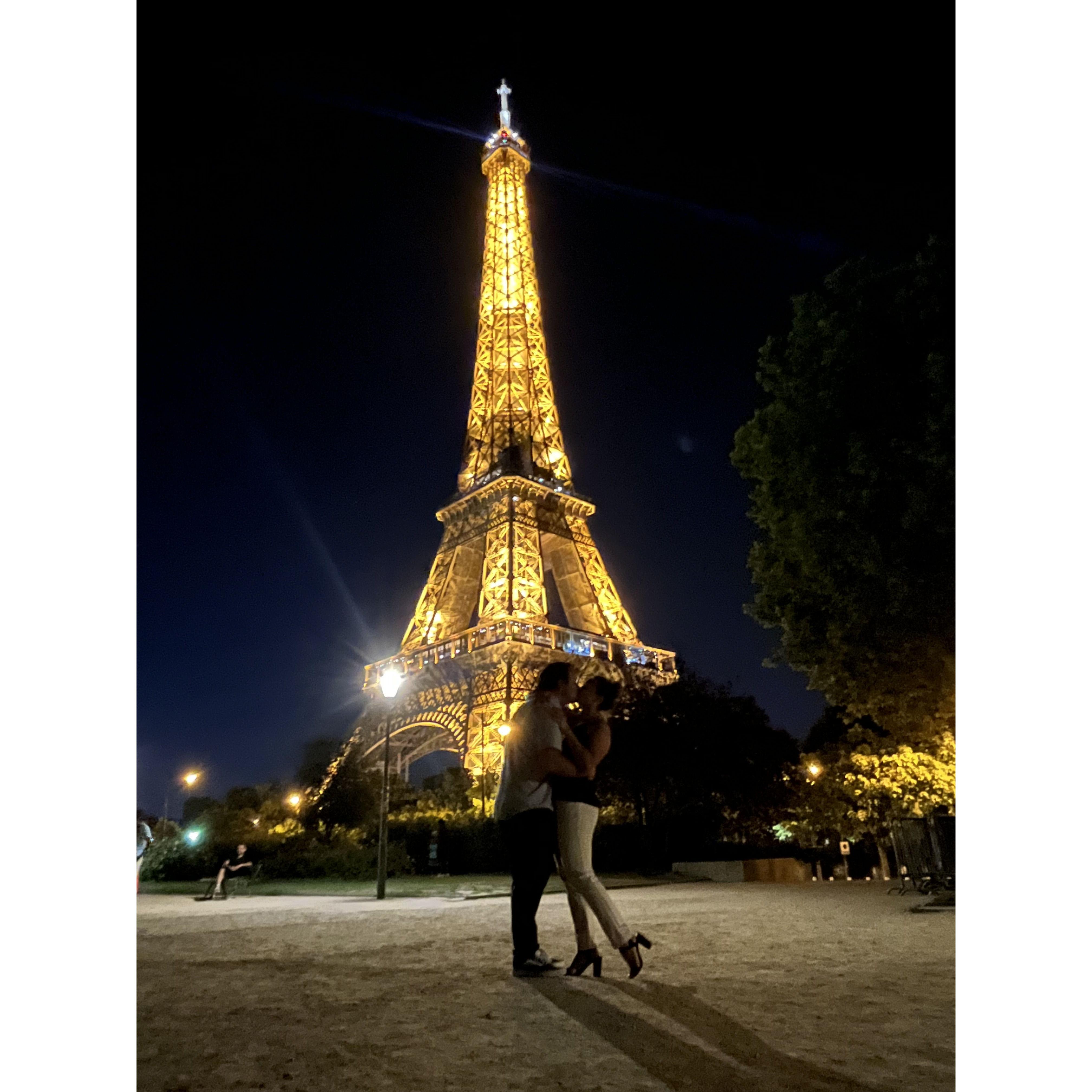 A kiss in front of the Eiffel Tower