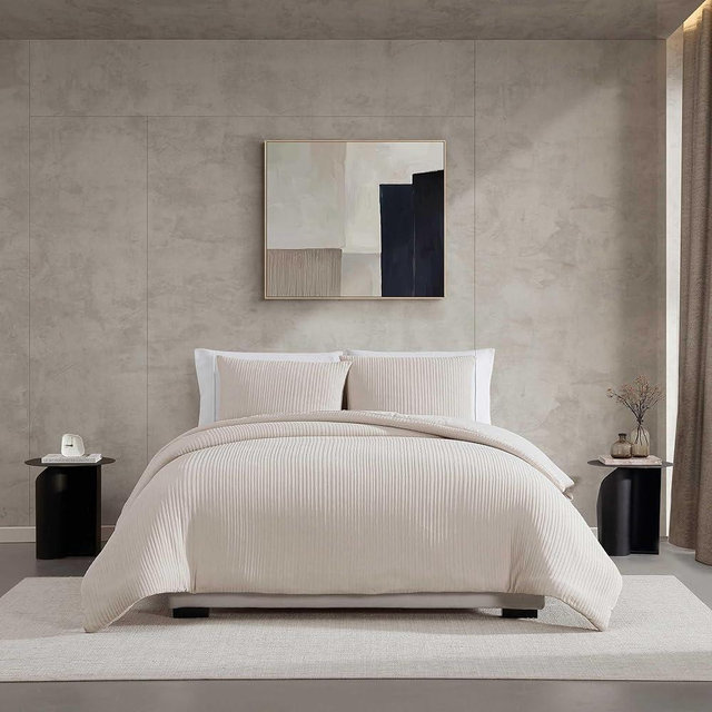 Vera Wang - Queen Comforter Set, Ultra-Soft Chenille Bedding w/Matching Pillowcases, Lightweight for Year Round Comforter, 3 Piece Bed Set (Beige)