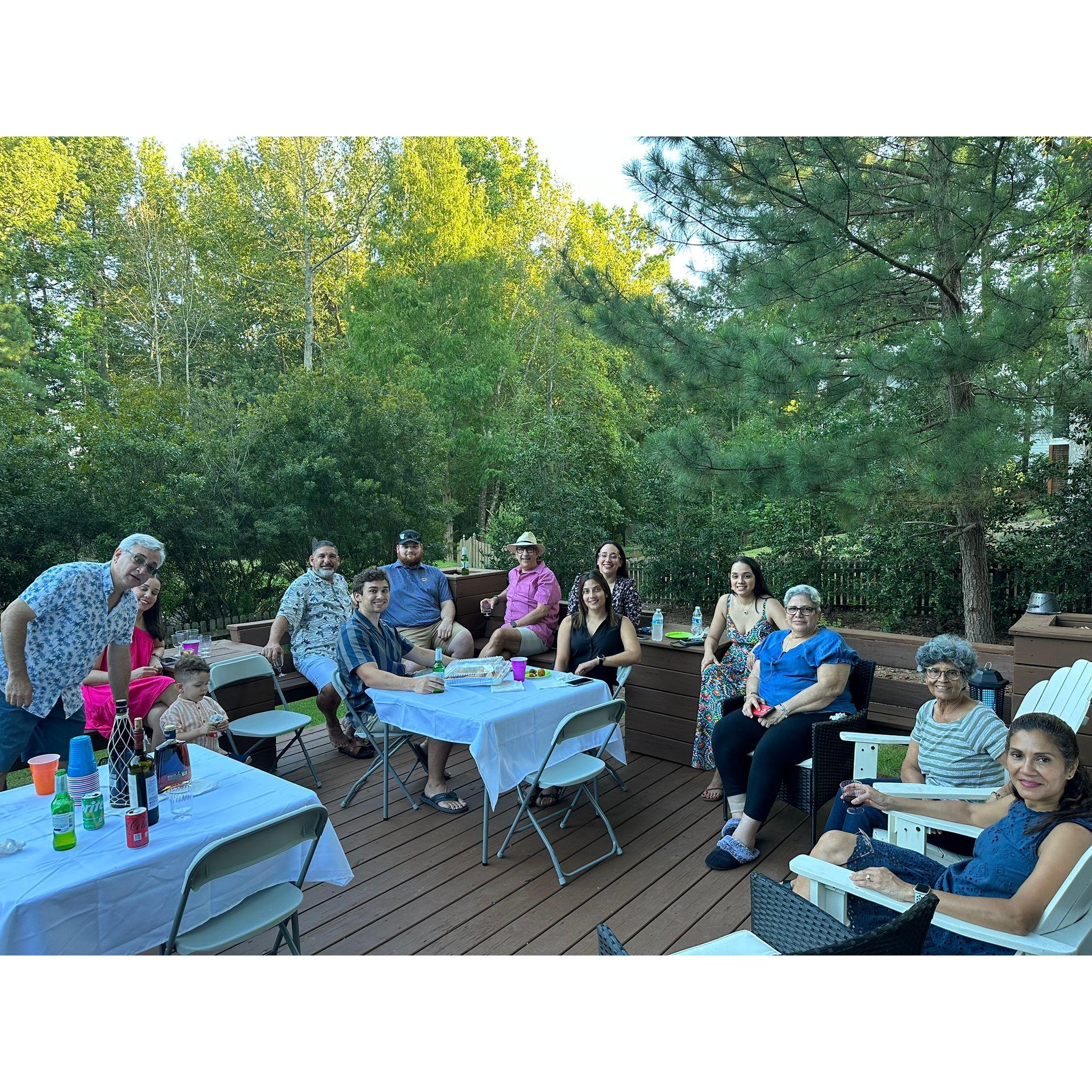 BBQ with the family. Barbacoa con la familia