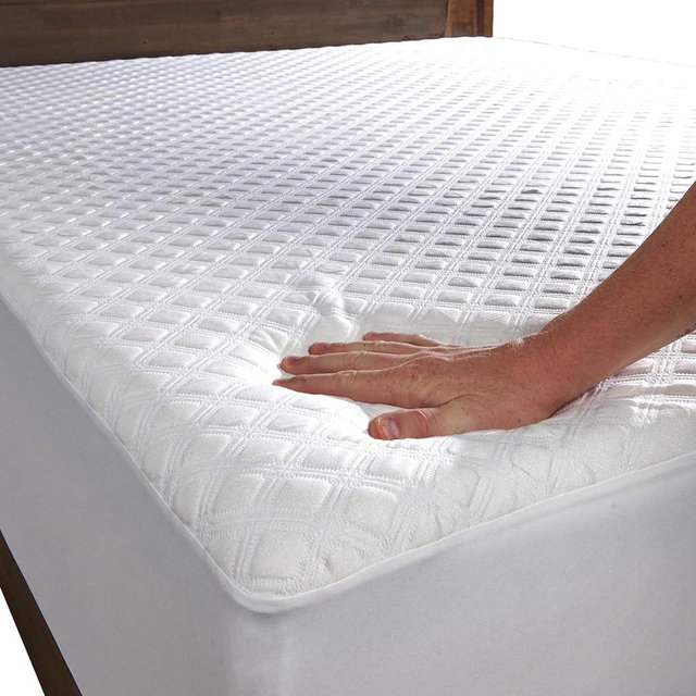 SafeRest 100% Waterproof King Size Mattress Protector - Viscose Derived from Bamboo - Fitted with Stretchable Pockets - Machine Washable Cotton Mattress Cover for Bed