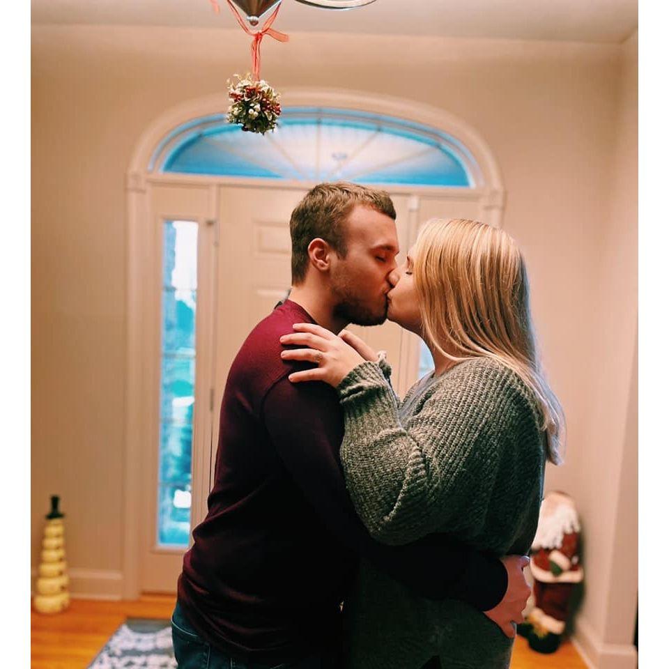 December 2020: Shawn and Lauren celebrated their first Christmas together and had a kiss under the mistletoe.