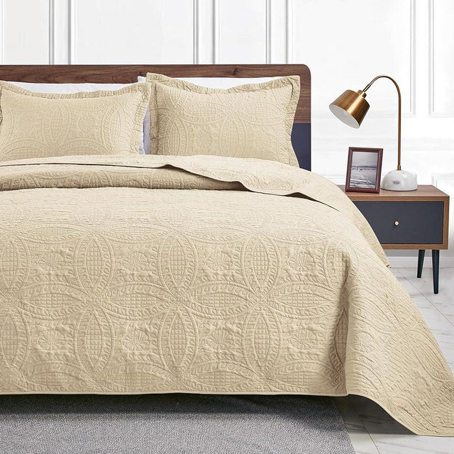 Love's cabin King Size Quilt Bedding Set Beige Bedspreads - Bed Summer Quilt Lightweight Microfiber Bedspread- Coin Pattern Bedding Coverlet for All Season - 3 Piece (1 Quilt, 2 Pillow Shams)