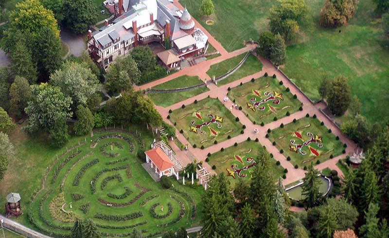 The Wedding Website of Alex Moger and Rachel Weilbacker