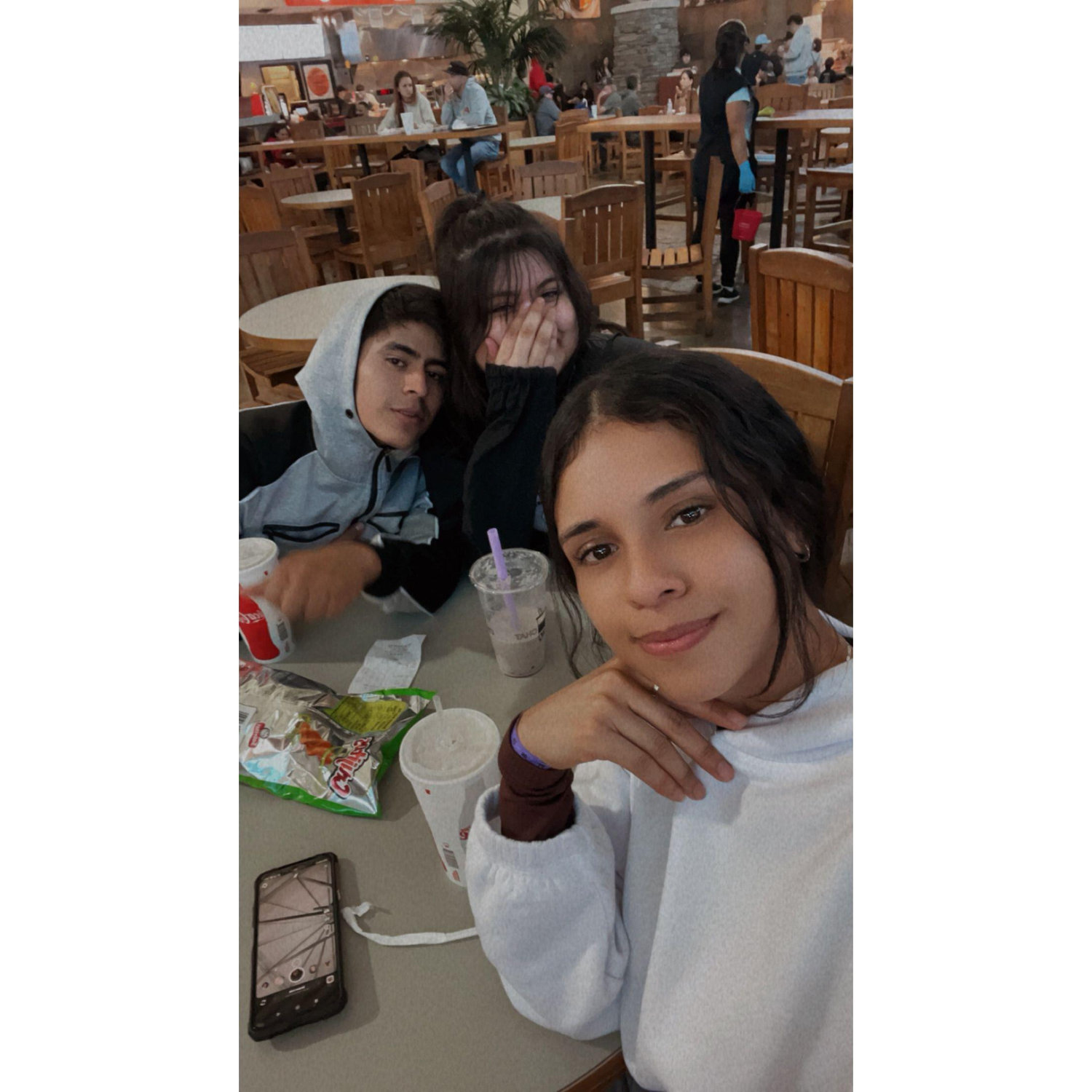 First time going out with his cousin and then stuffed our faces in food | Primera vez saliendo con un prima y nos dimos una buena hartada de comida despues