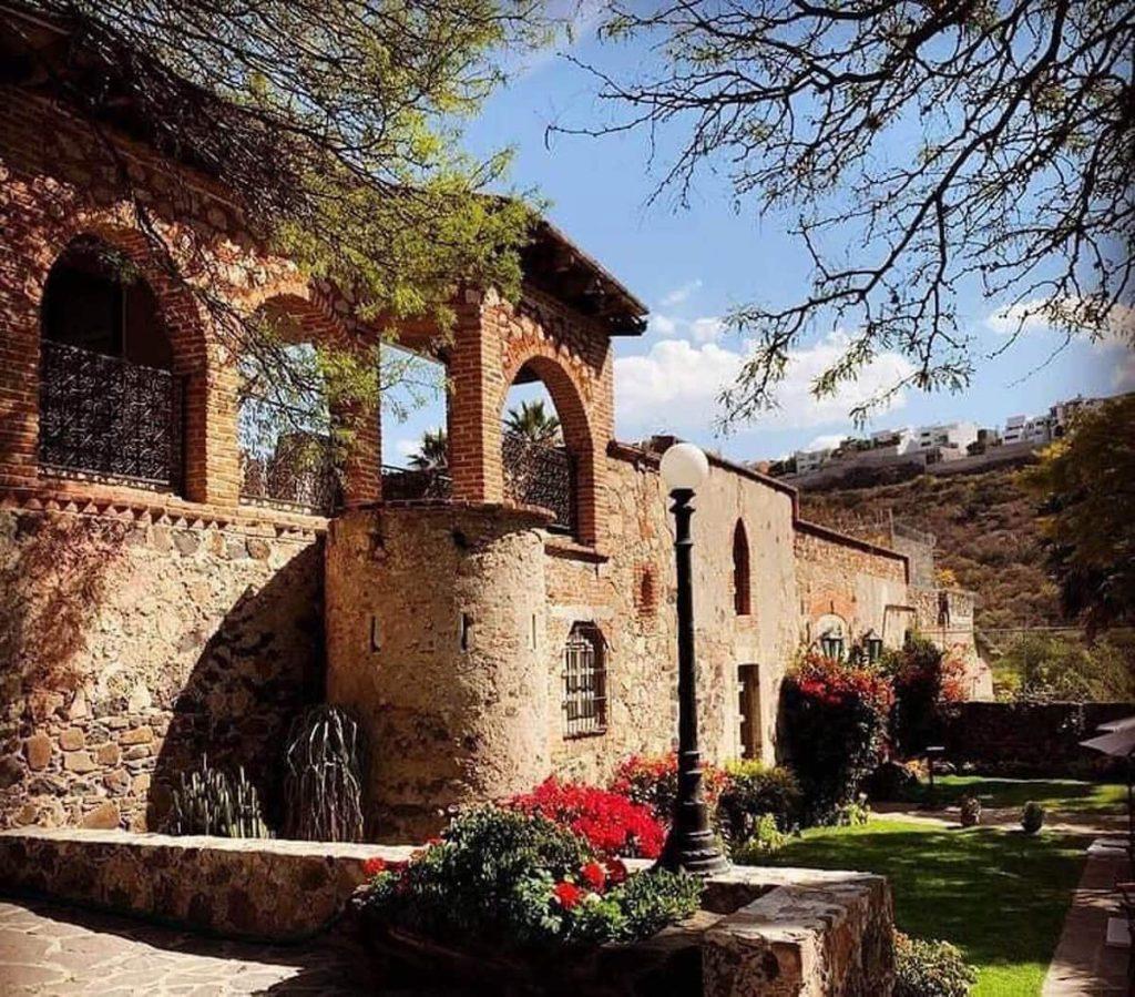 The Wedding Website of Eduardo Vázquez Oseguera and Ana Karen Almazán Orozco