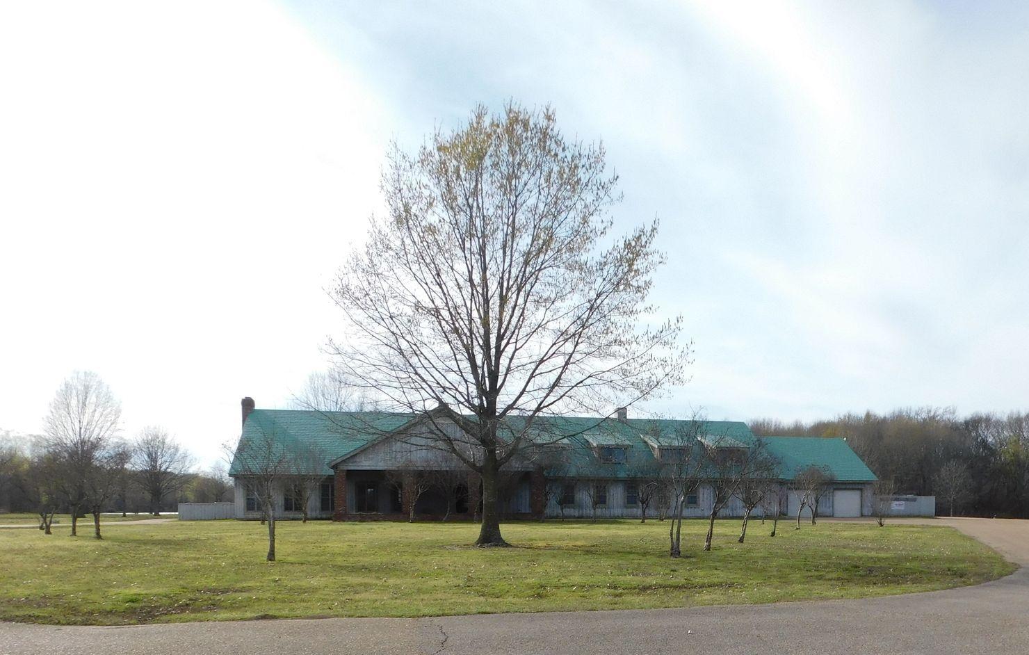 The Wedding Website of Allenia Farmer and Richard Peeples