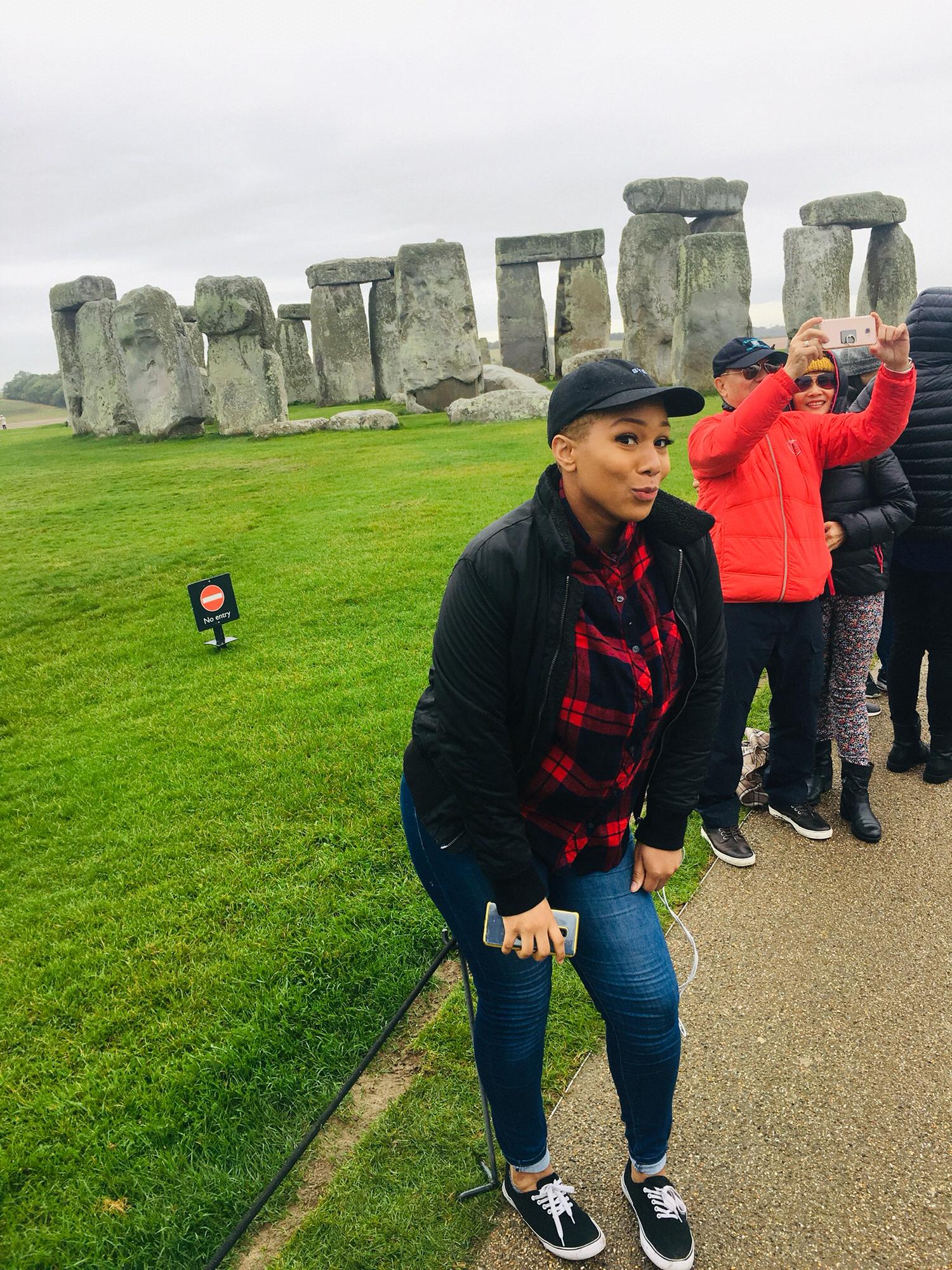 A special thanks to our good friend Carolina for sending us to Stonehenge ♥️