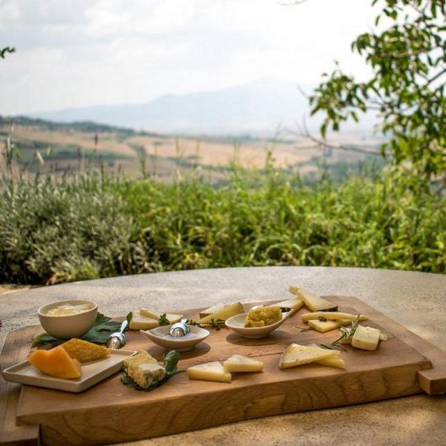 Lunch on a cheese farm in Pienza