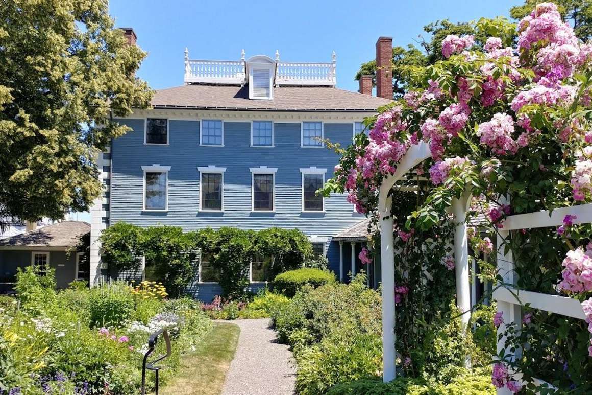 Moffatt-Ladd House & Garden
