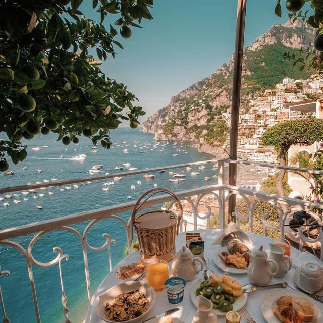 Brunch on the coast