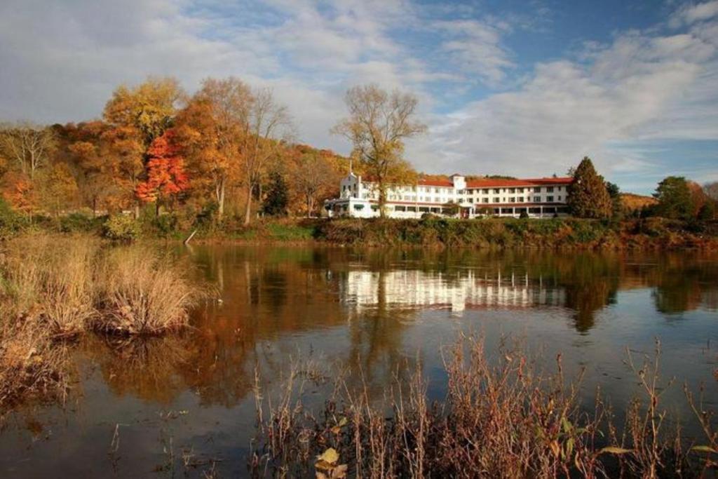 The Wedding Website of Kat McDermott and Steve Burack