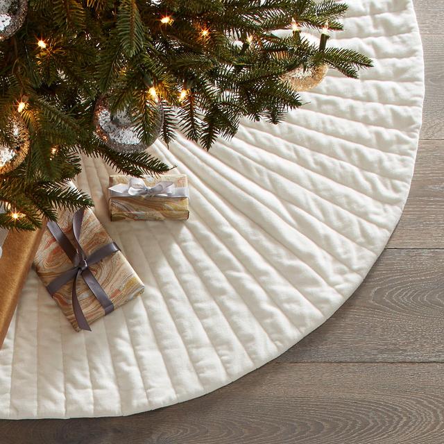 Flake White Velvet Tree Skirt 48"