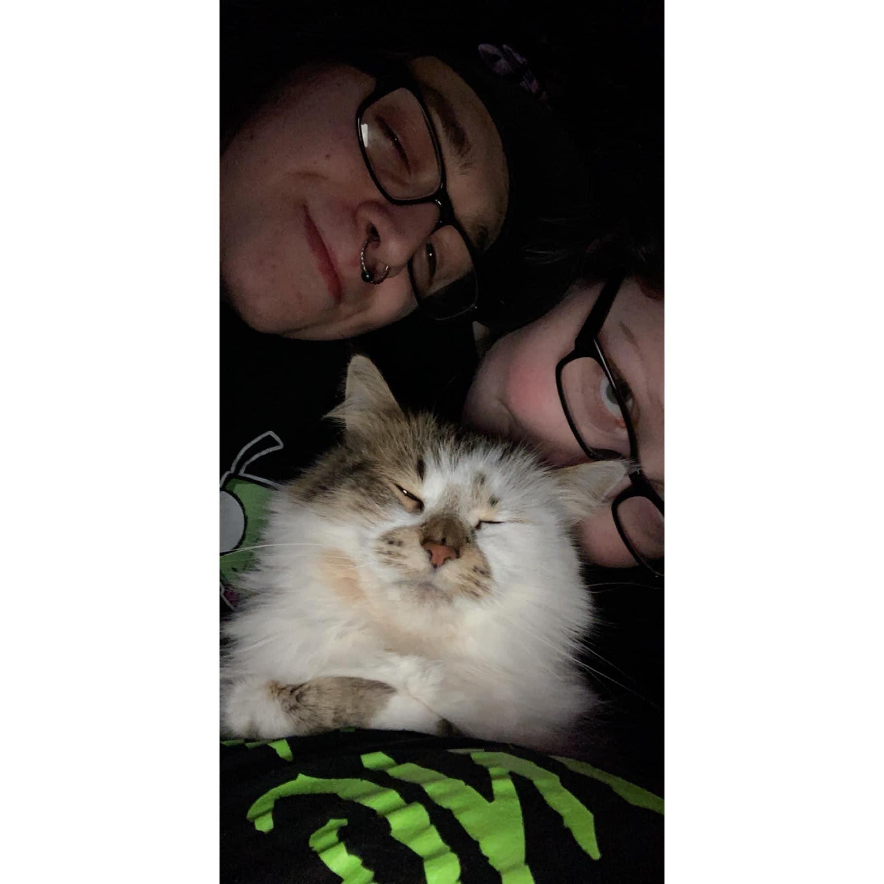 More Akasha cuddles.
