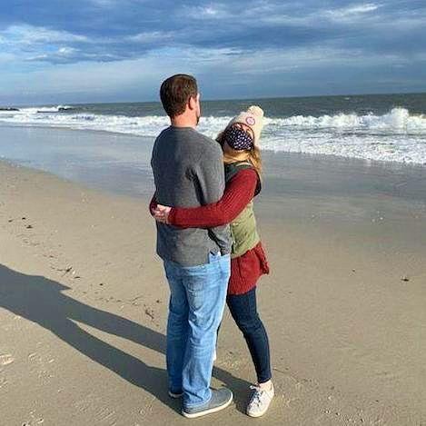 A typical Katie and Jon embrace.
