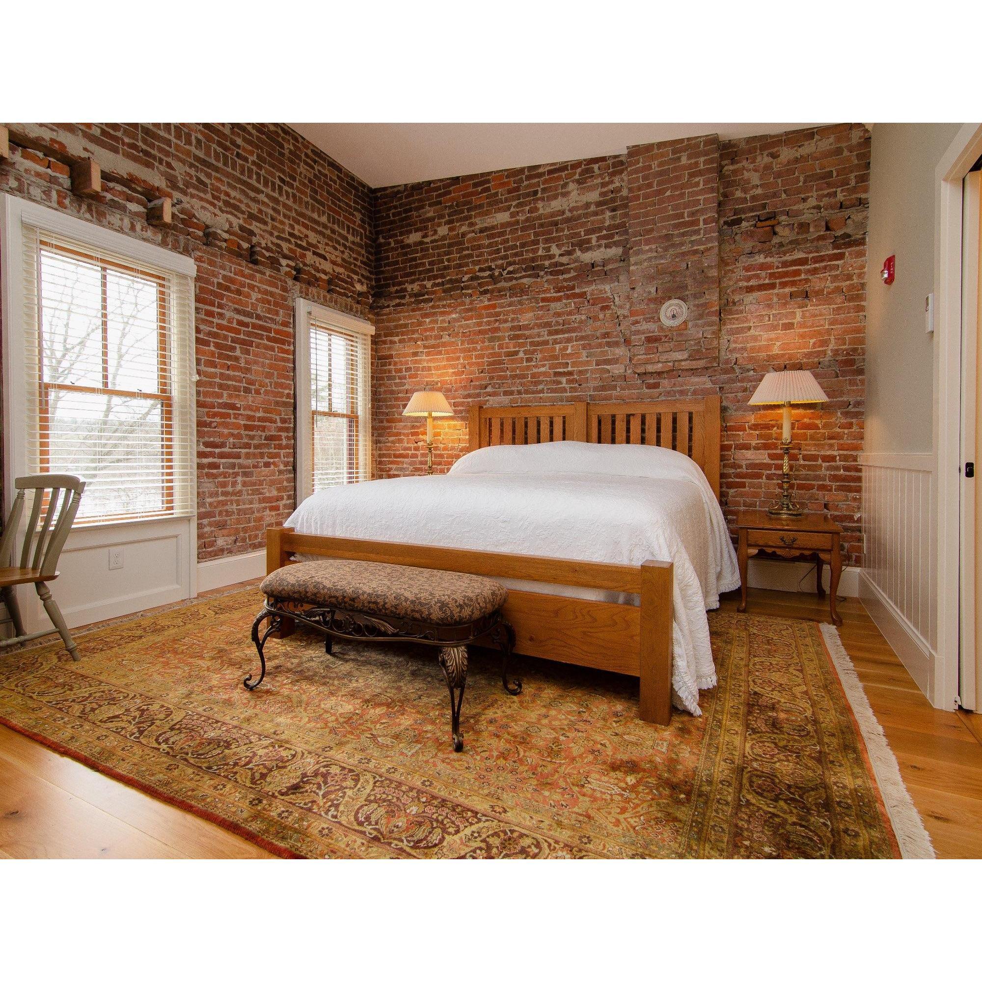 Coming in from out of town? Enjoy amazing rooms like this one at the Parkview Inn, where we are reserving a block of rooms