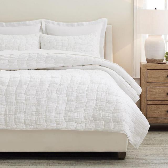 White Cloud Hancrafted Linen/Cotton Quilt, King/Cal. King