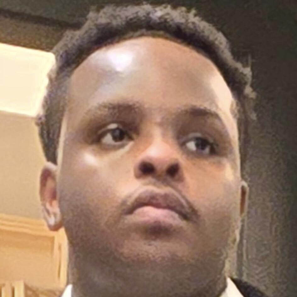 Groomsman Zaqary Randolph