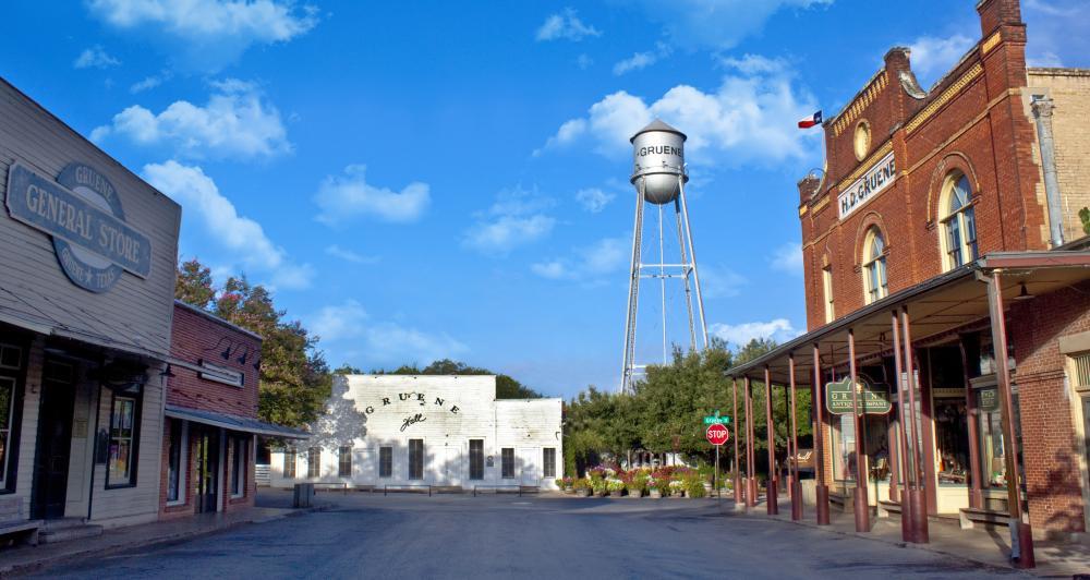 The Wedding Website of Rhyan Voss and Colt Strickland