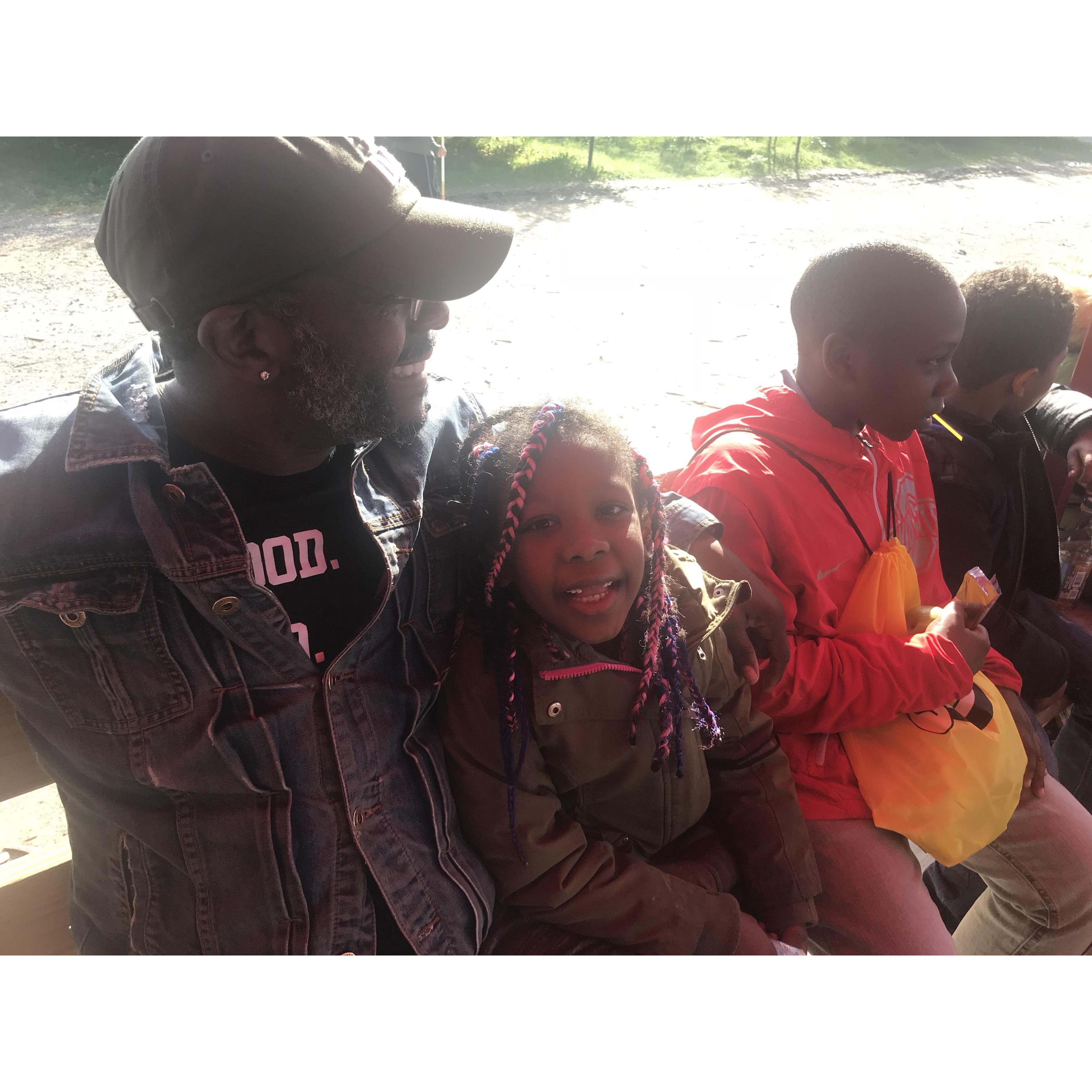 It's Fam Time at the Apple Orchard.