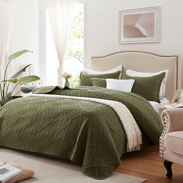 Full/Queen Quilt Set 3 Pieces, Lightweight Olive Green Bedspread-90''x98'', Soft Microfiber Summer Quilt/Coverlet, Luxurious Warm Bedding Sets for All Seasons (Includes 1 Quilt, 2 Shams)