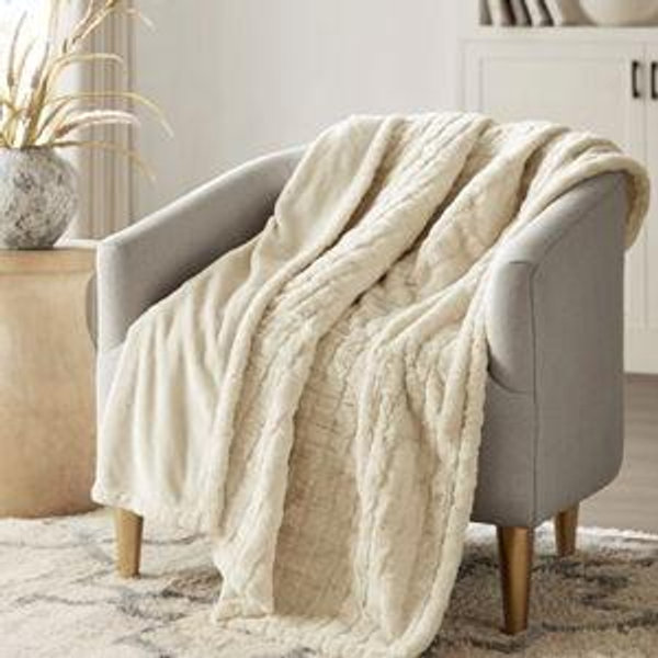 Zuri Oversized Faux Fur Heated Throw