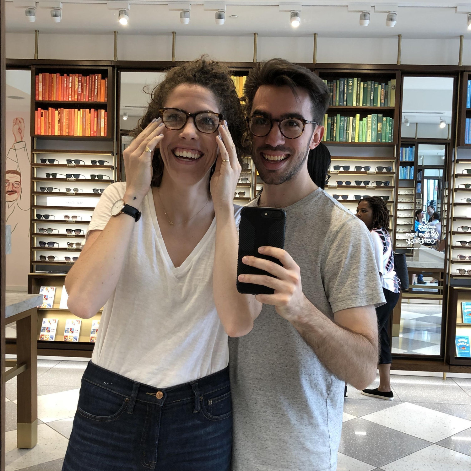 Is it really a visit to Warby Parker without a mirror selfie?